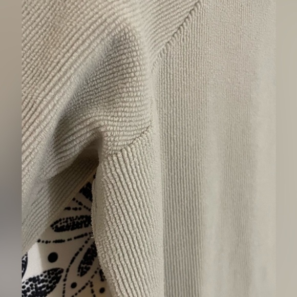 Marc New York tan beige neutral super soft and cozy sweatshirt - Picture 4 of 10